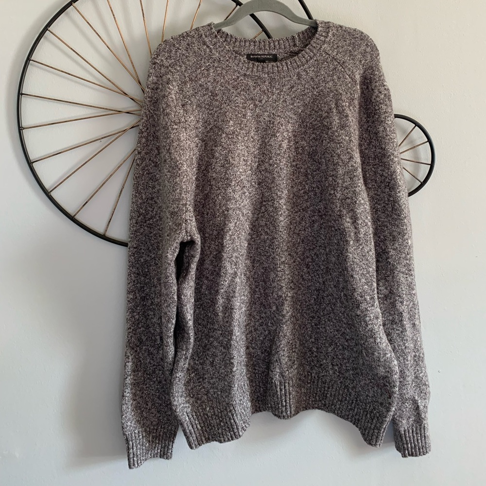 NWT! Banana Republic XL grey sweater! A medium weight sweater never worn!